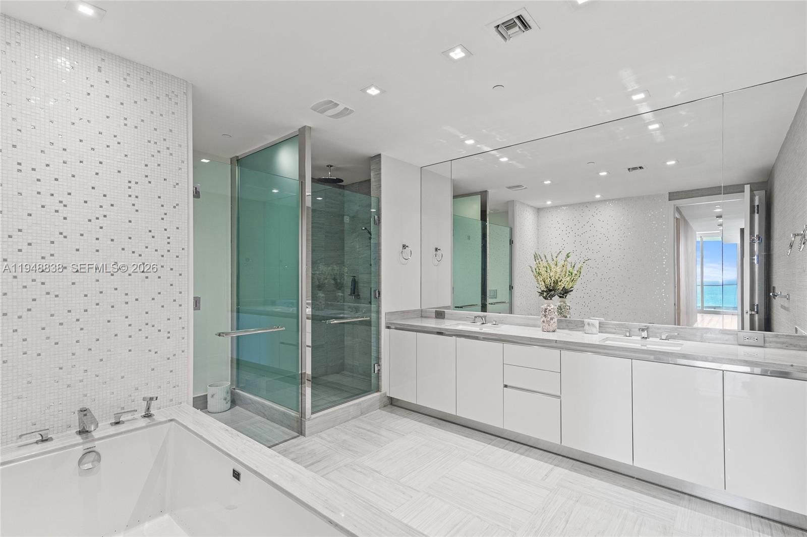 JADE SIGNATURE CONDO - Residential