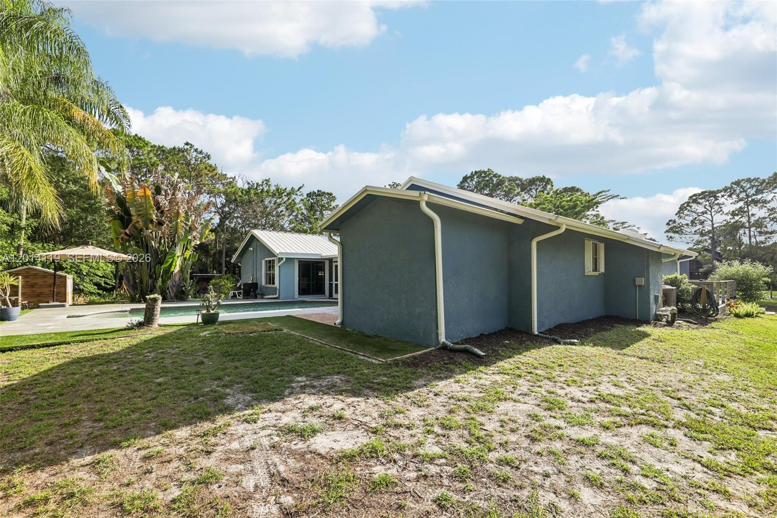 PALM BEACH COUNTRY ESTATE - Residential