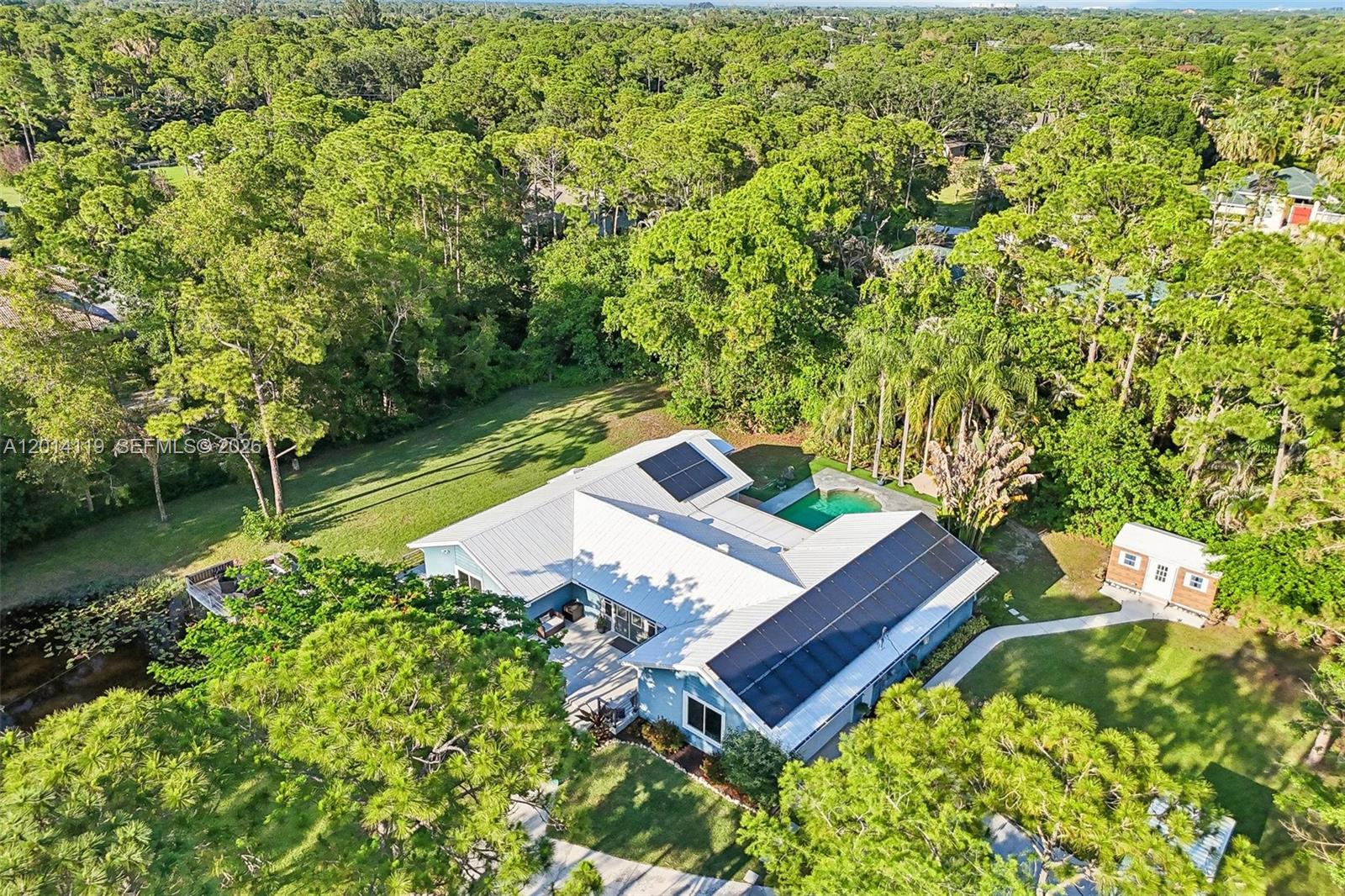 PALM BEACH COUNTRY ESTATE - Residential