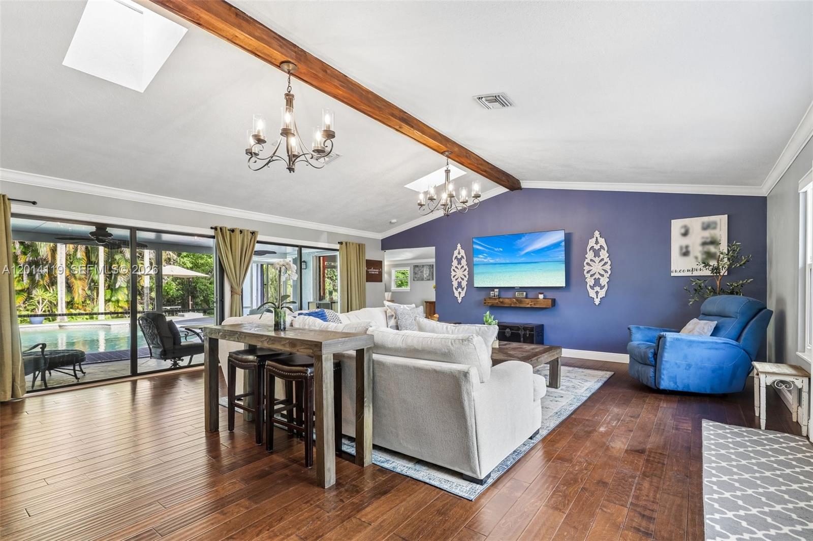 PALM BEACH COUNTRY ESTATE - Residential