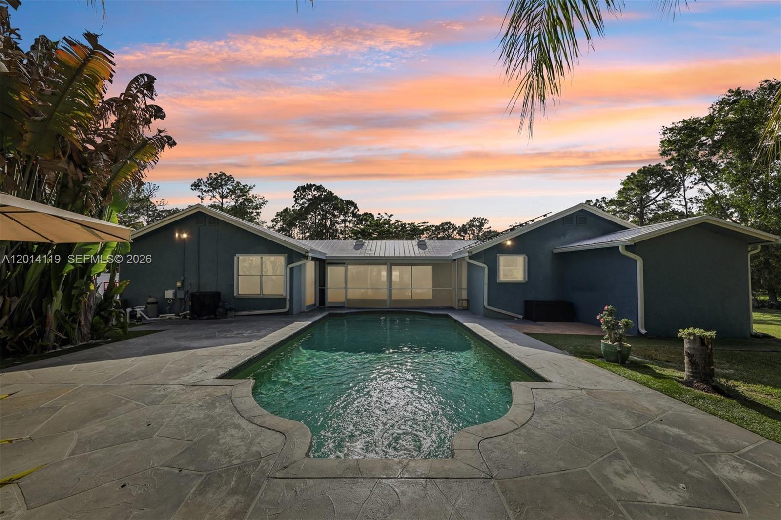 PALM BEACH COUNTRY ESTATE - Residential