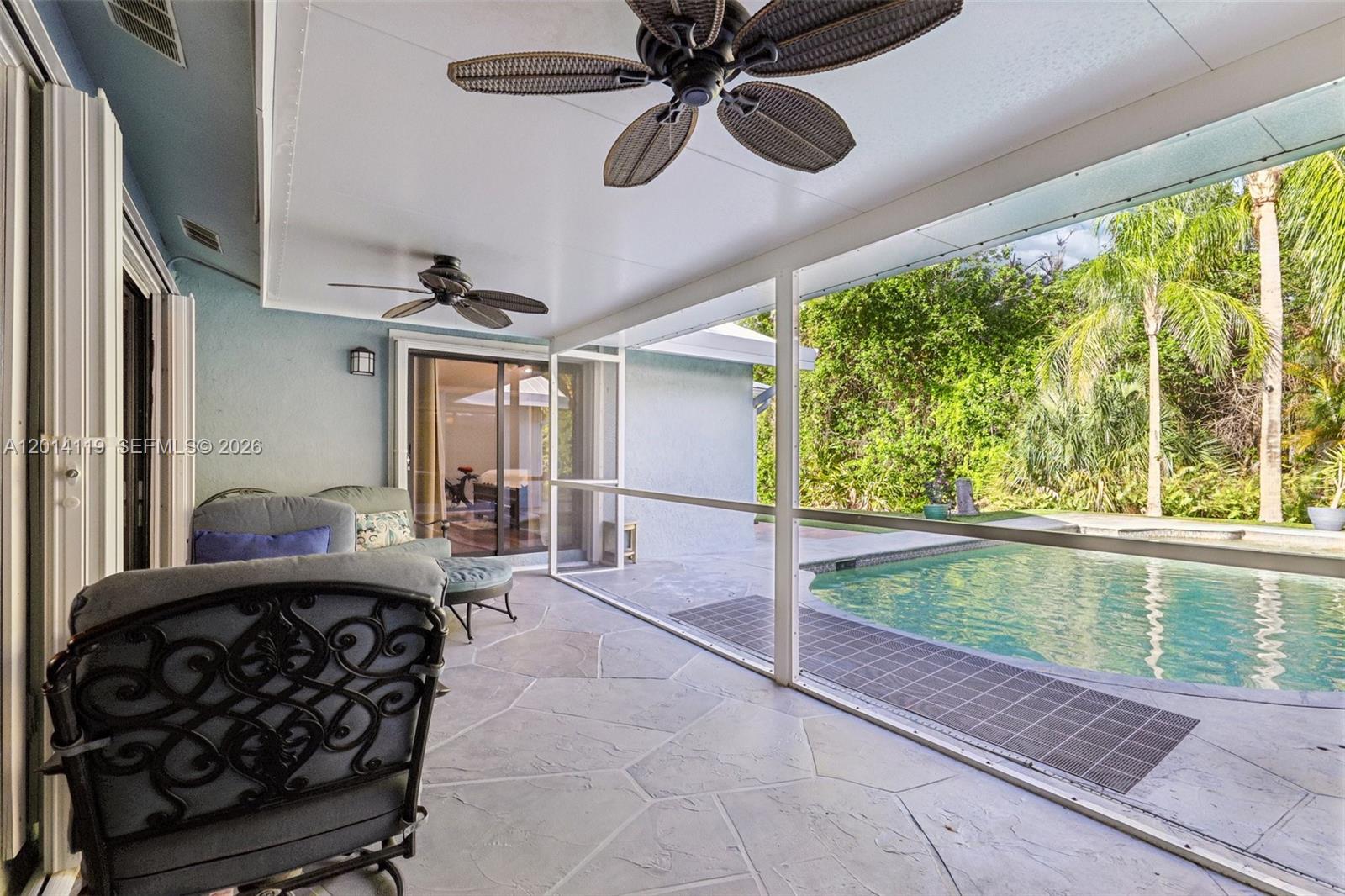 PALM BEACH COUNTRY ESTATE - Residential