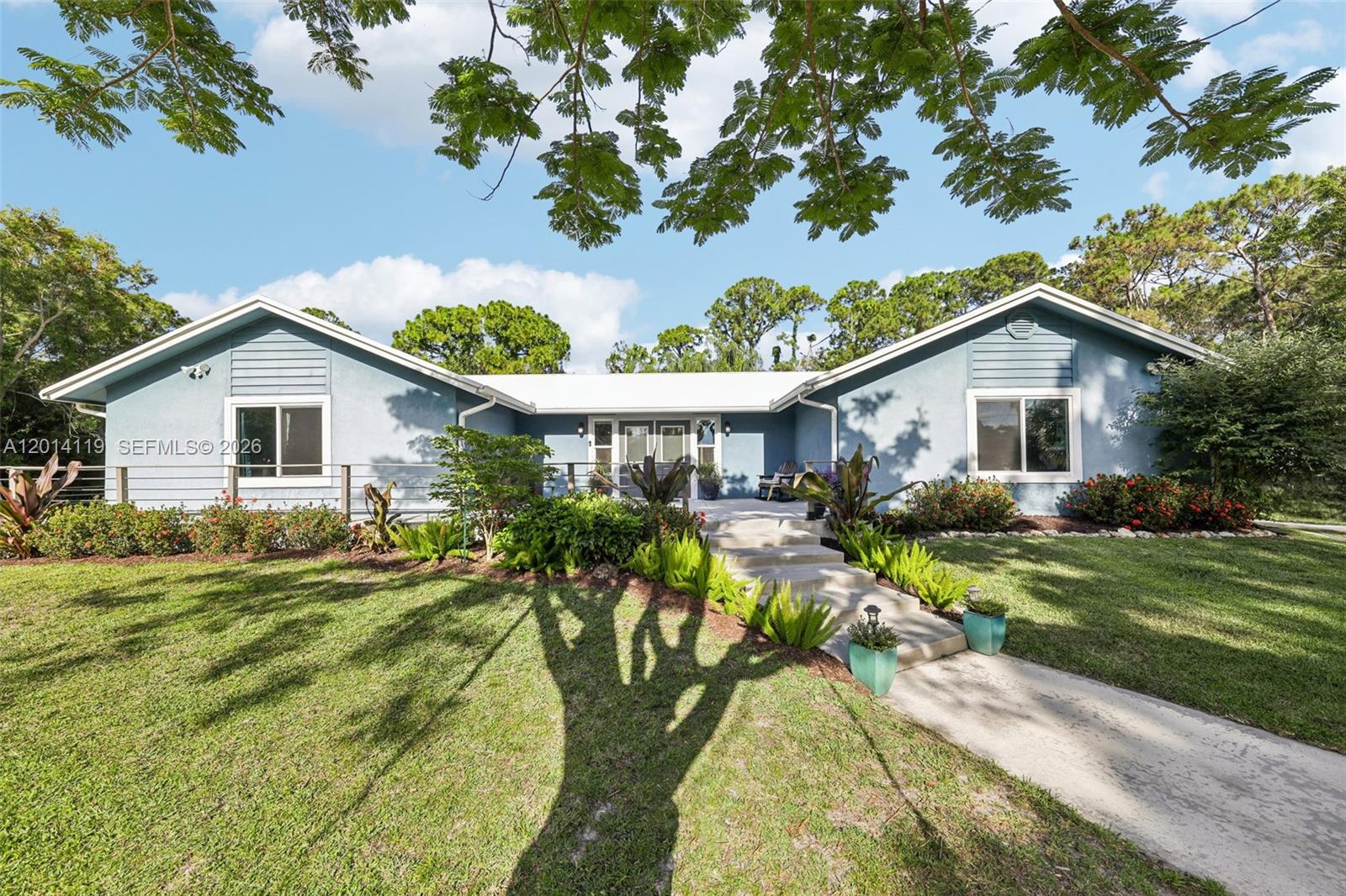 PALM BEACH COUNTRY ESTATE - Residential