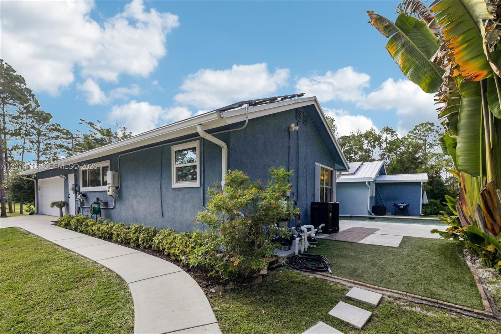 PALM BEACH COUNTRY ESTATE - Residential