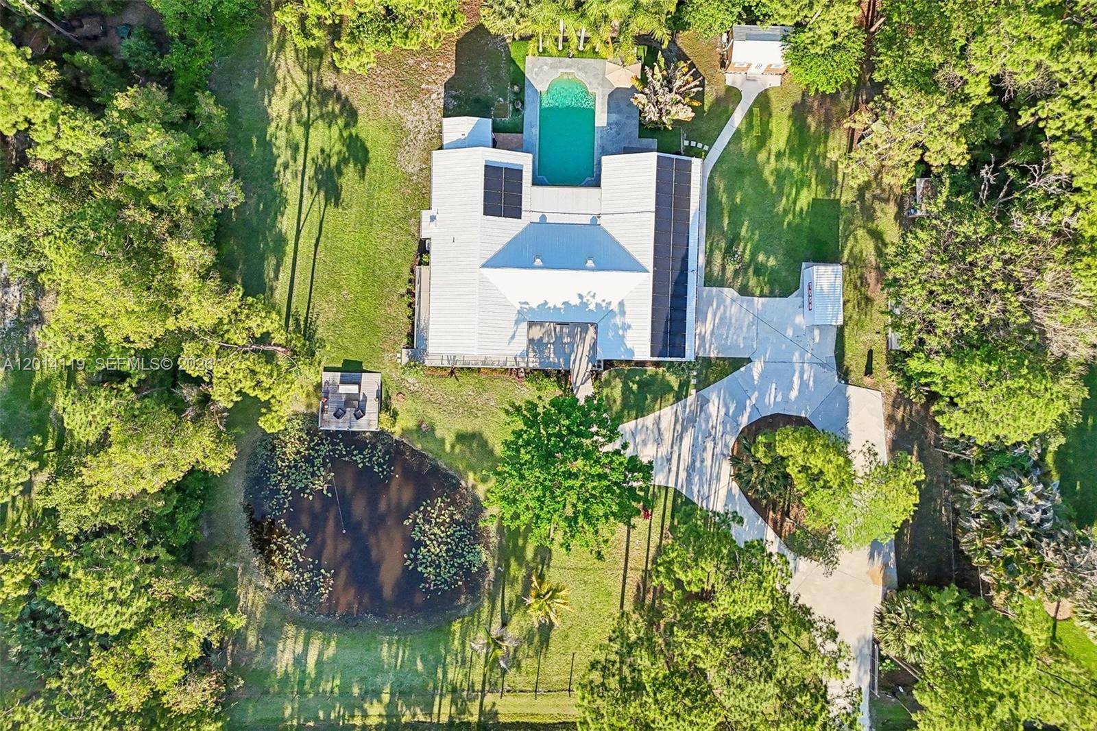 PALM BEACH COUNTRY ESTATE - Residential