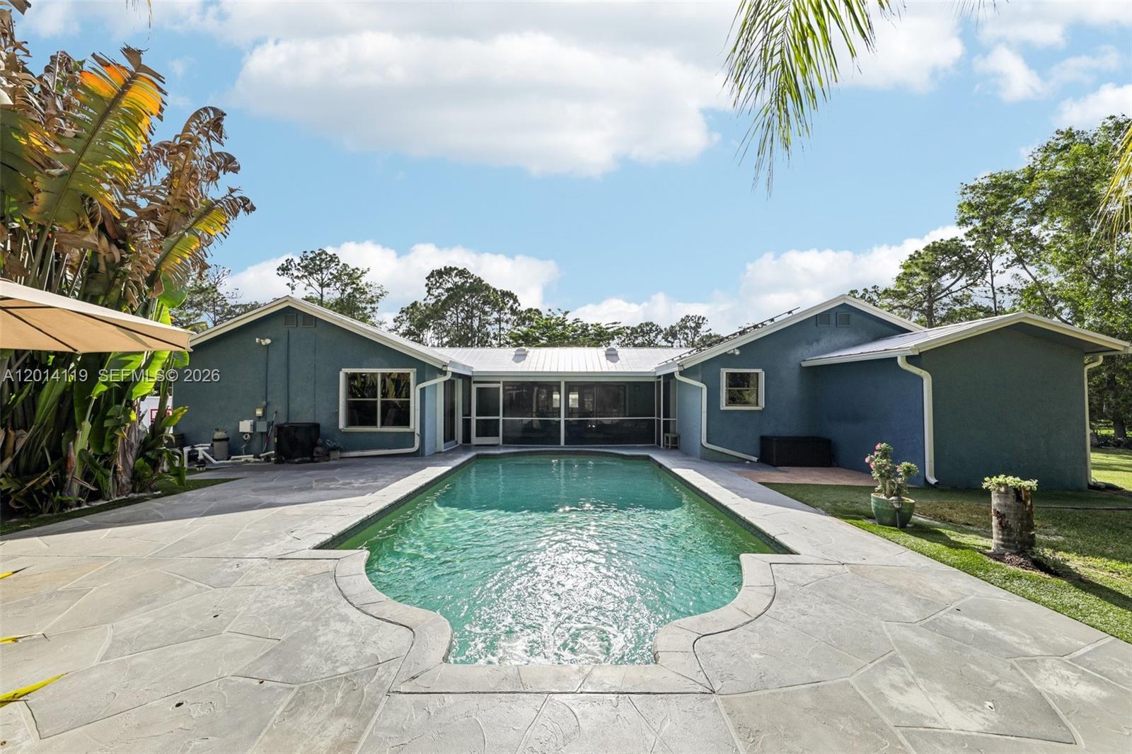 PALM BEACH COUNTRY ESTATE - Residential