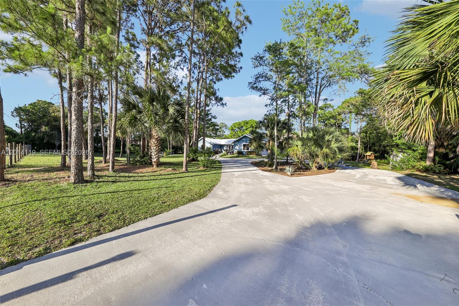 PALM BEACH COUNTRY ESTATE - Residential