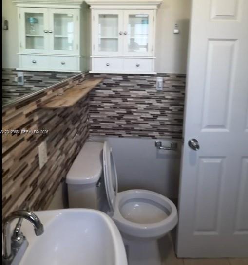 2735 NW 28th St 2735