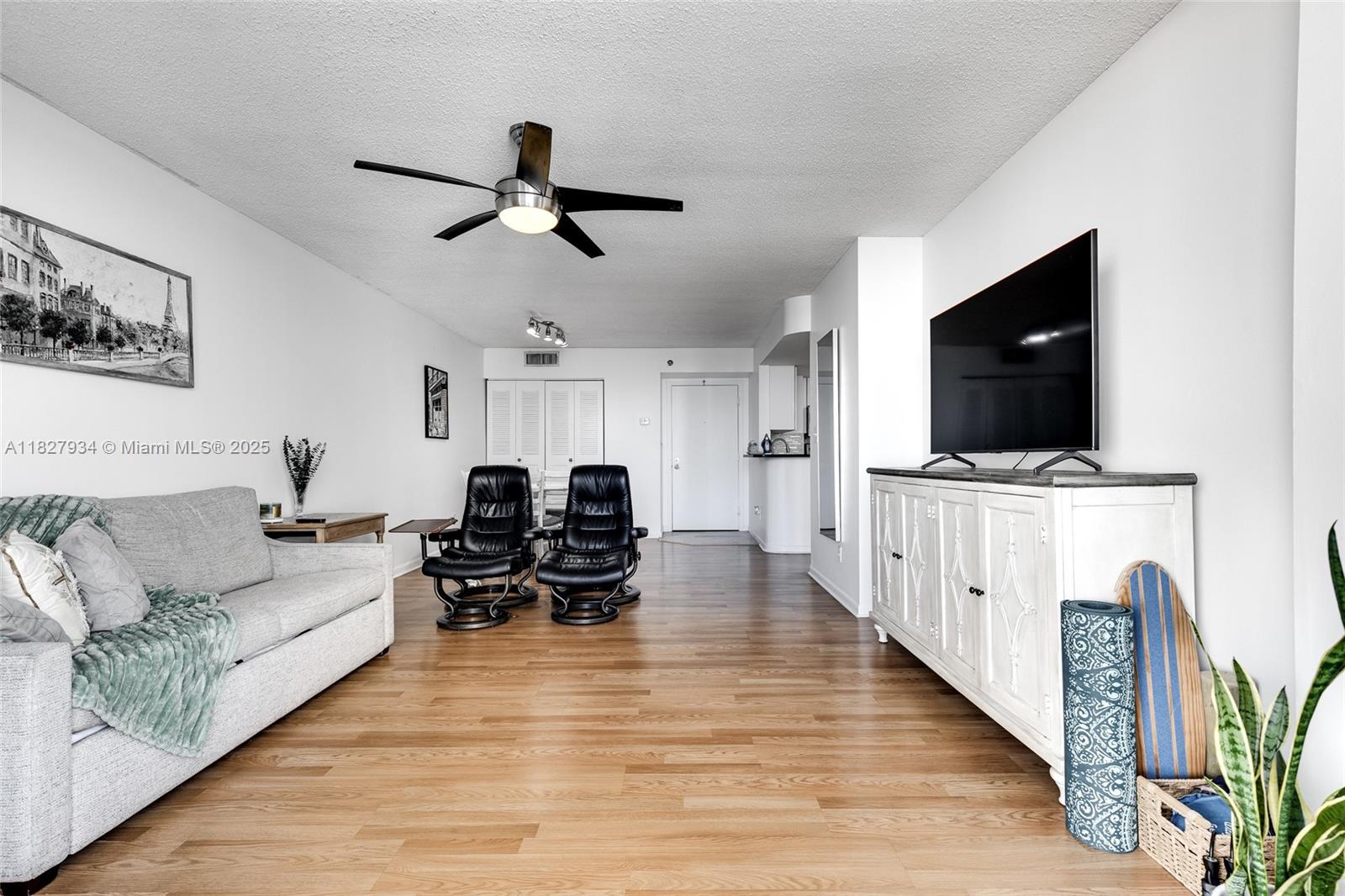 ISOLA CONDO - Residential