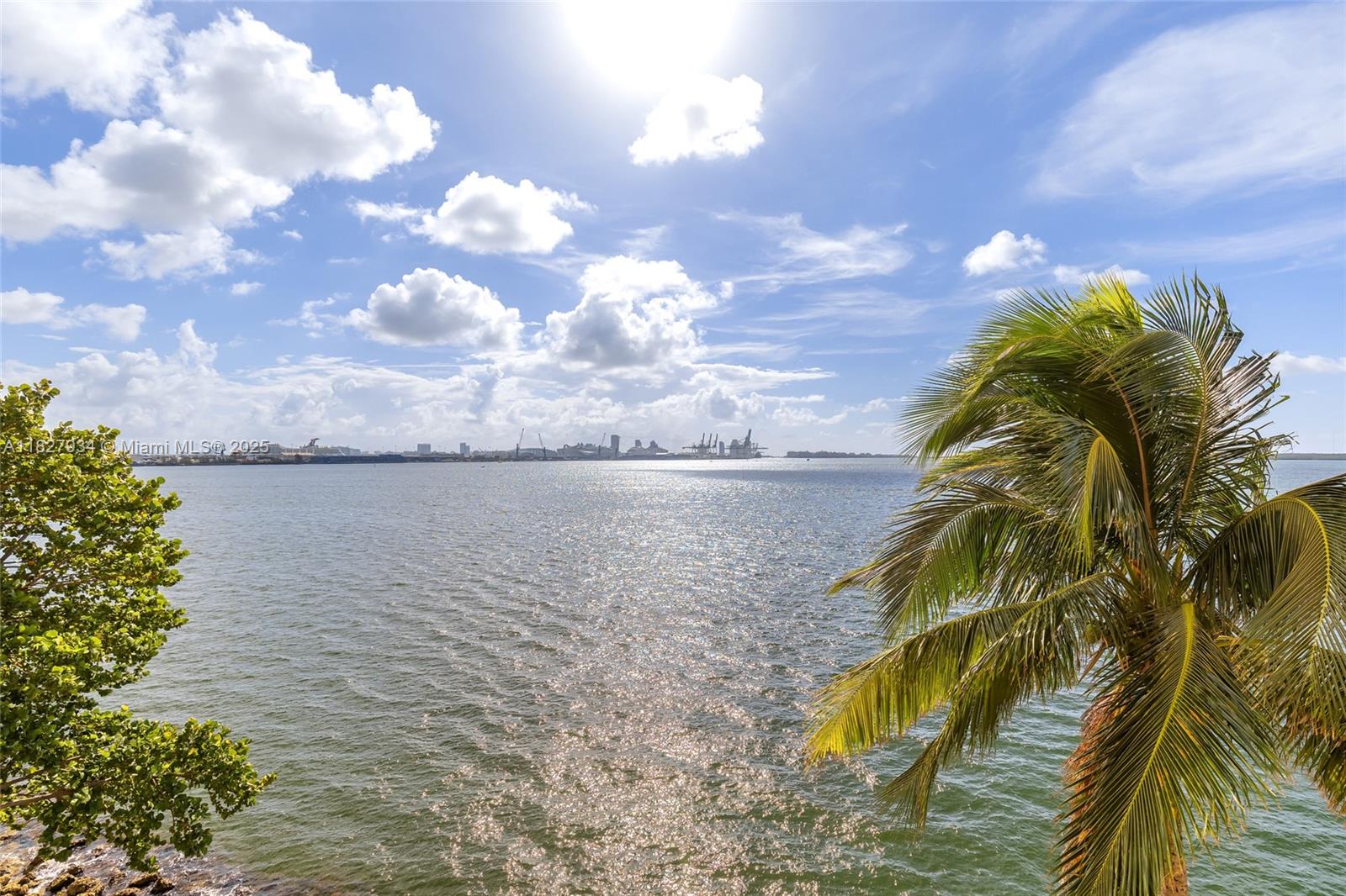 ISOLA CONDO - Residential