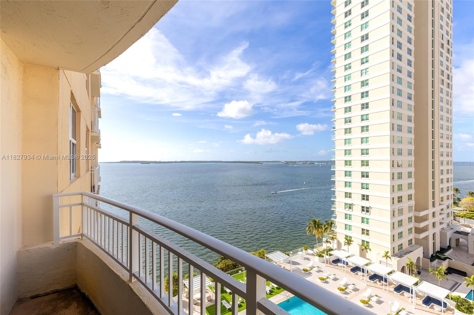 ISOLA CONDO - Residential