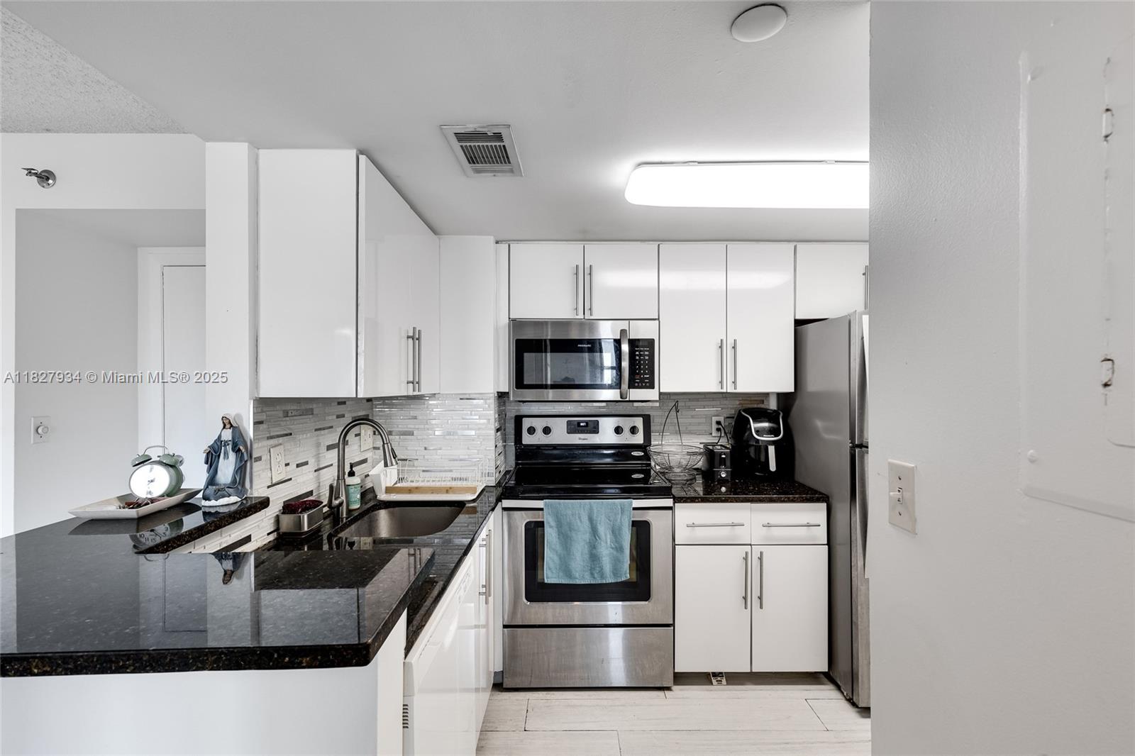 ISOLA CONDO - Residential