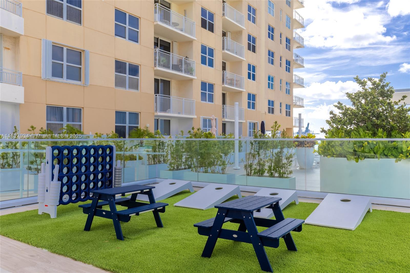 ISOLA CONDO - Residential