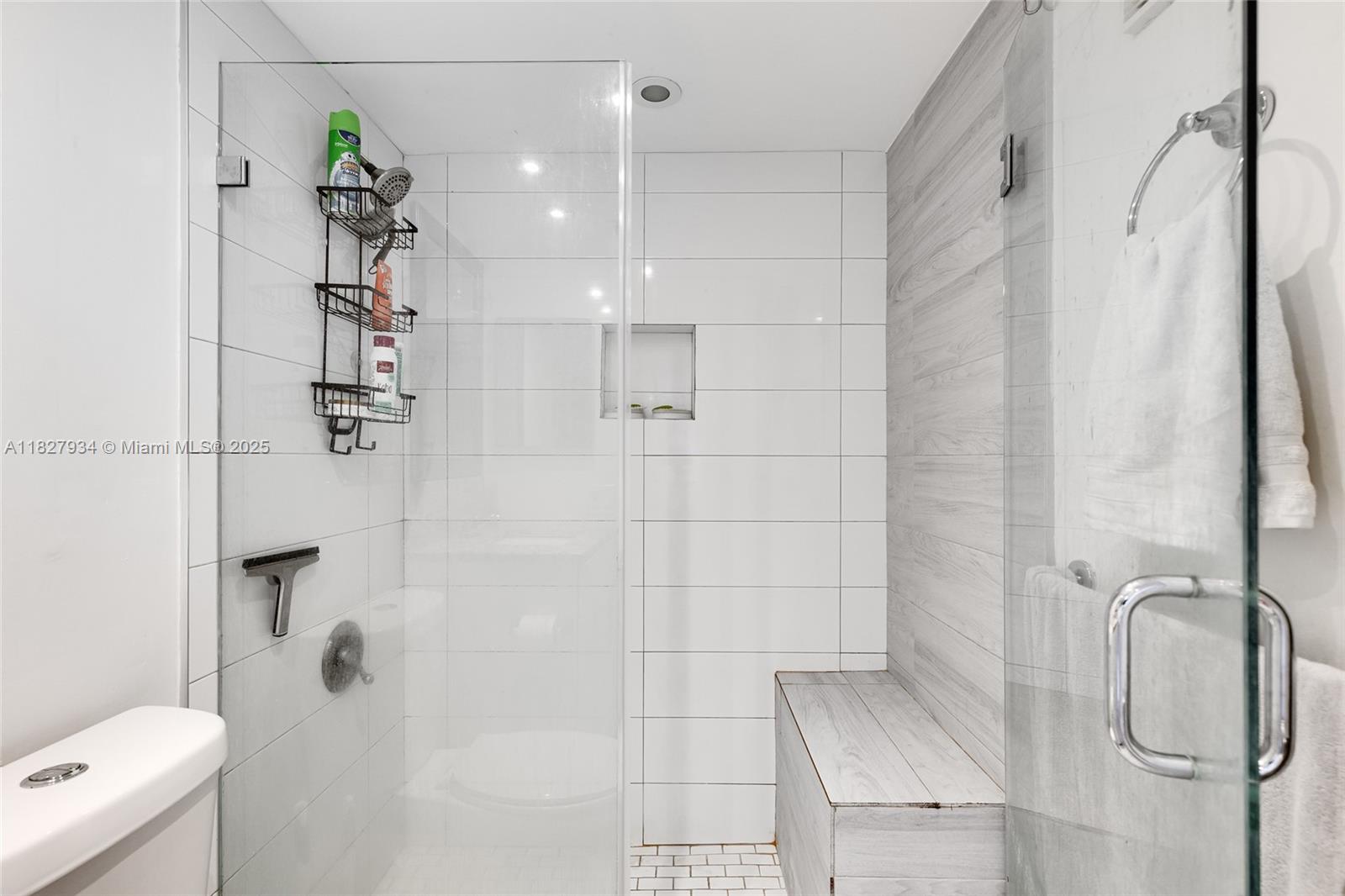 ISOLA CONDO - Residential