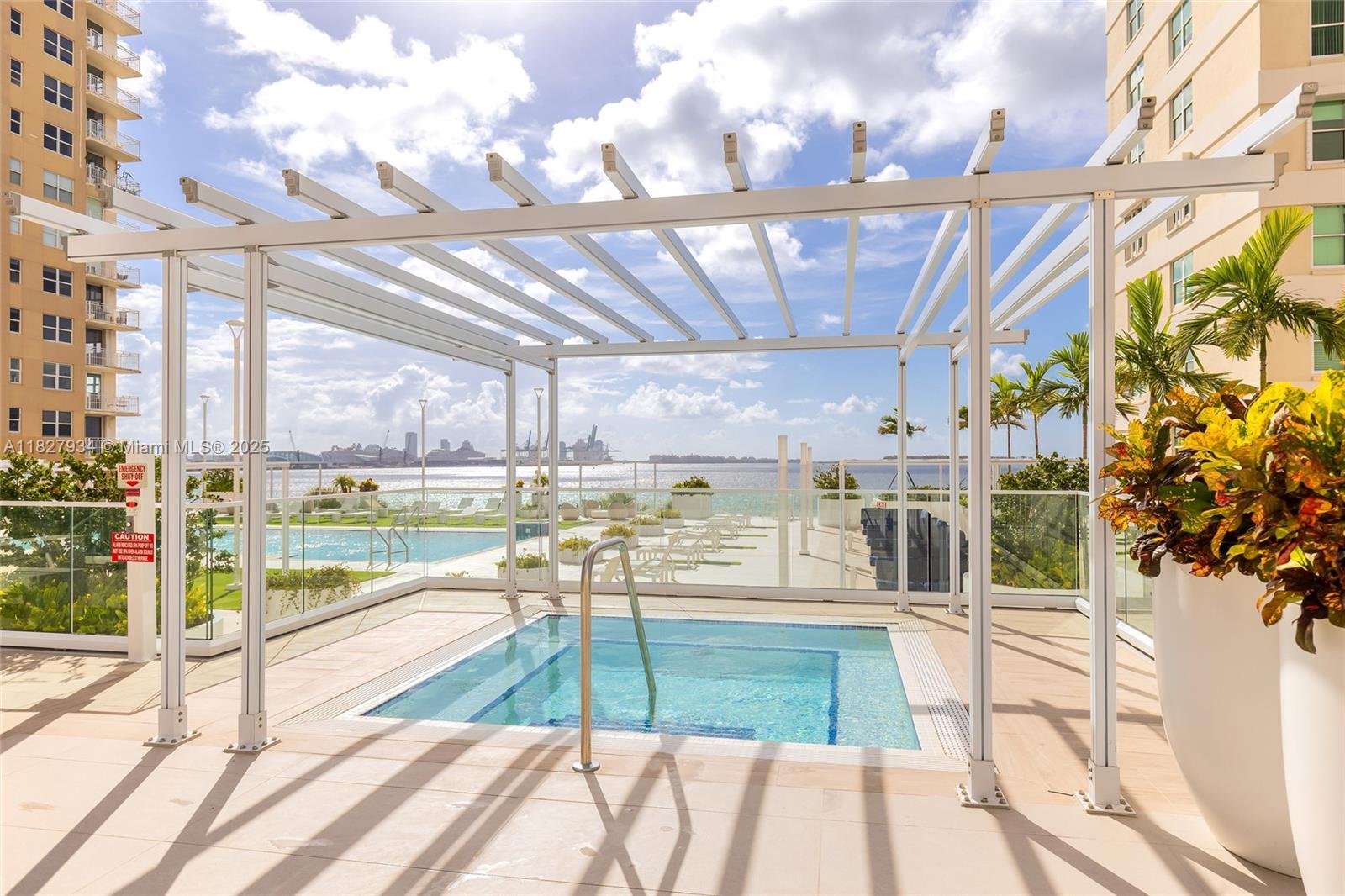 ISOLA CONDO - Residential