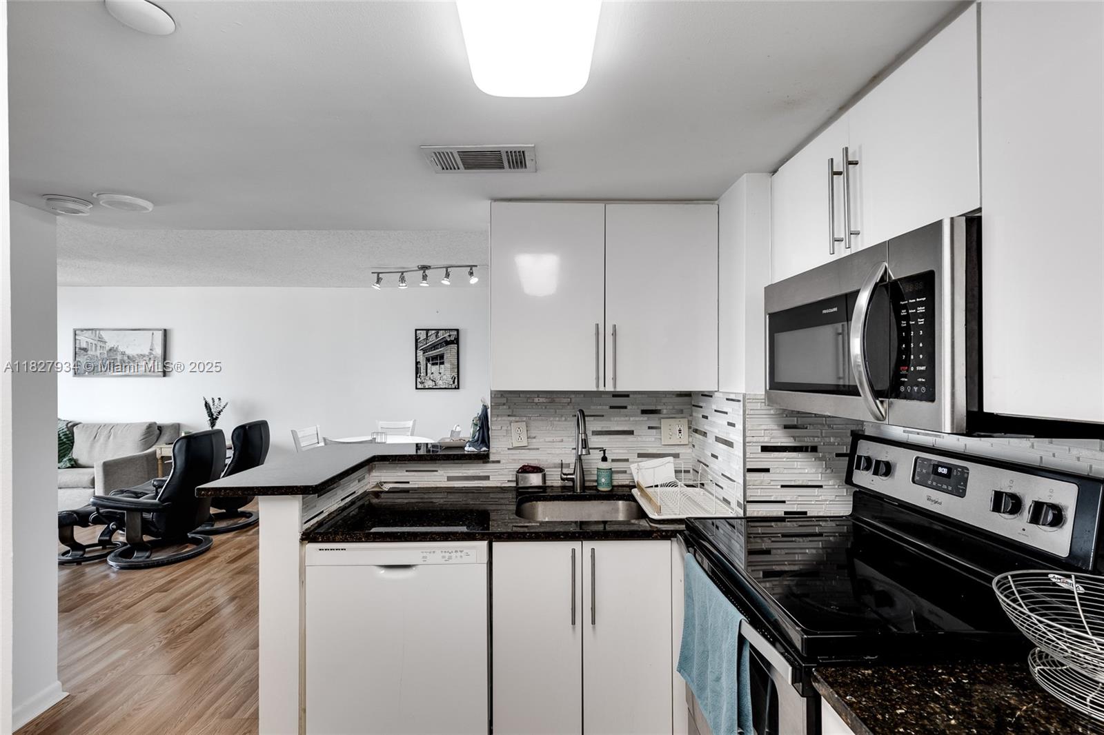 ISOLA CONDO - Residential