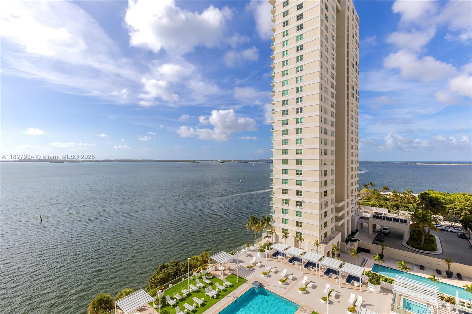 ISOLA CONDO - Residential