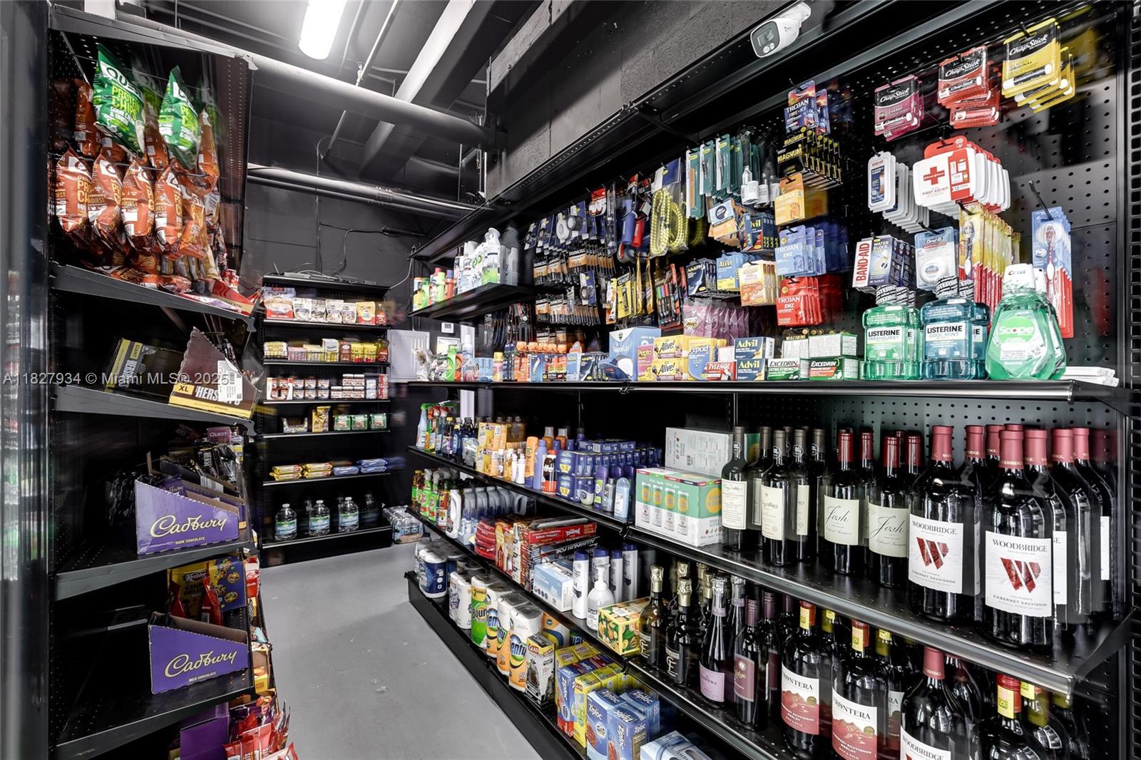 ISOLA CONDO - Residential