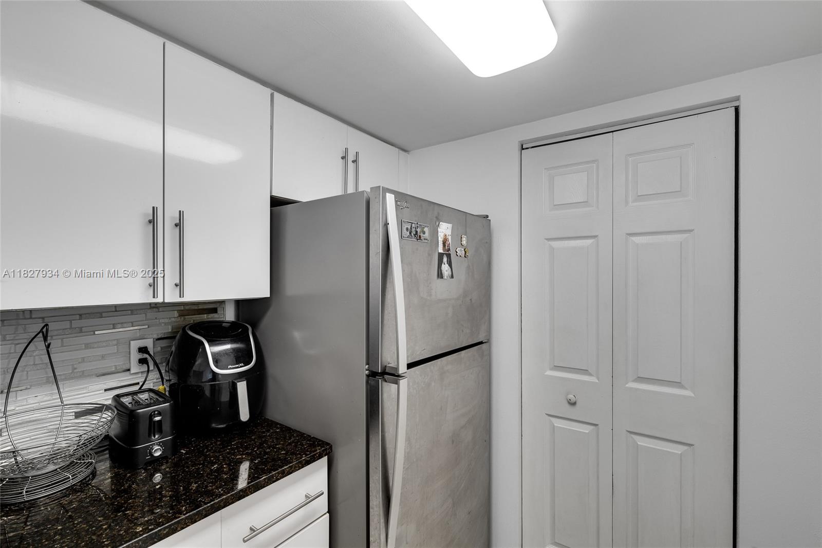 ISOLA CONDO - Residential