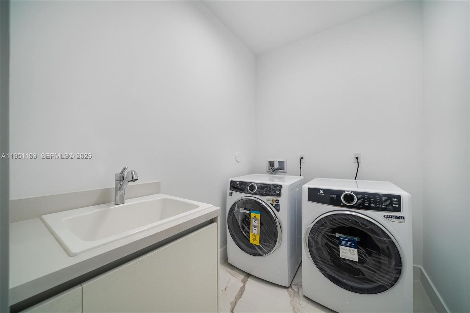 WESTON ESTATES - Residential