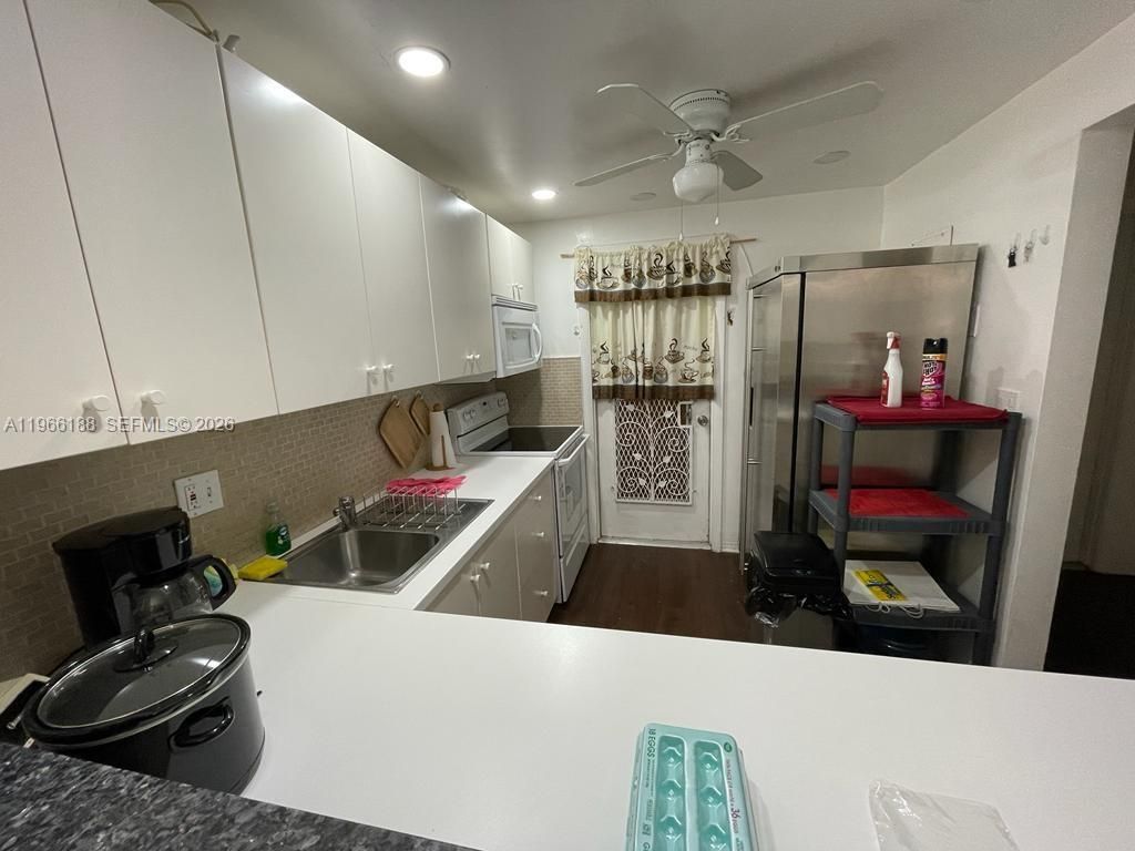 Photo of 1001 Hillcrest Ct #215, Hollywood, FL 33021 (MLS # A11966188)