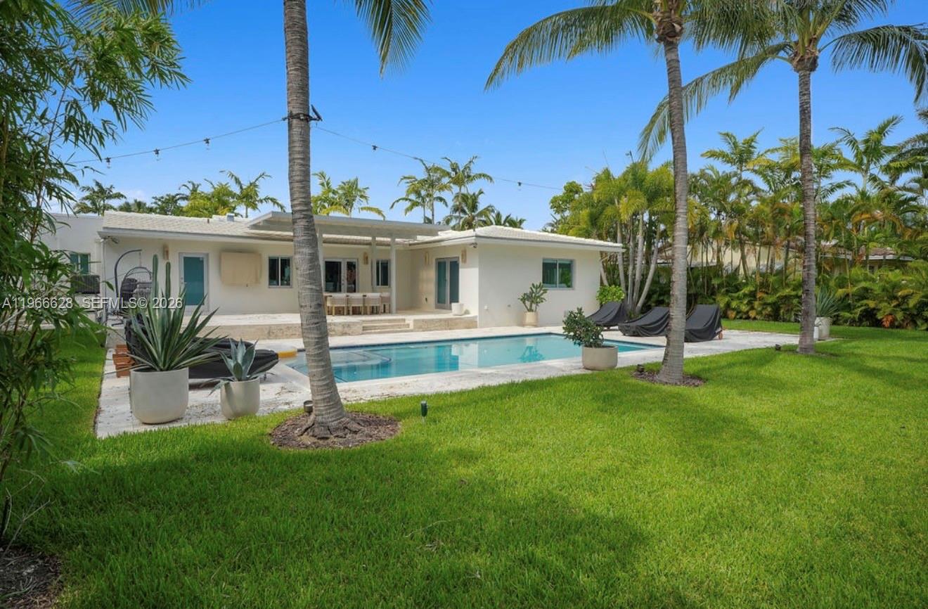 HOLLYWOOD LAKES SECTION - Residential