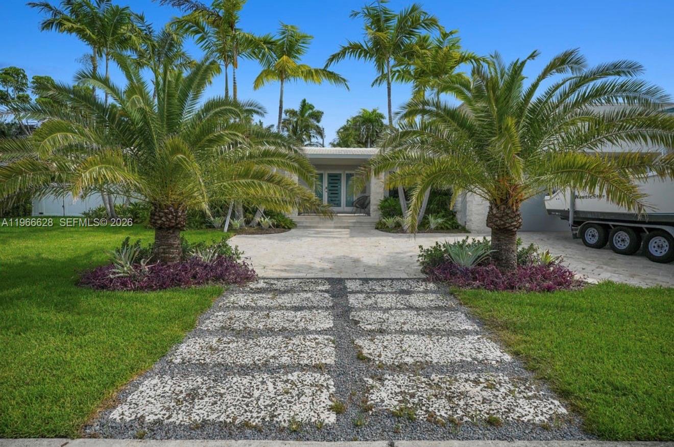 HOLLYWOOD LAKES SECTION - Residential