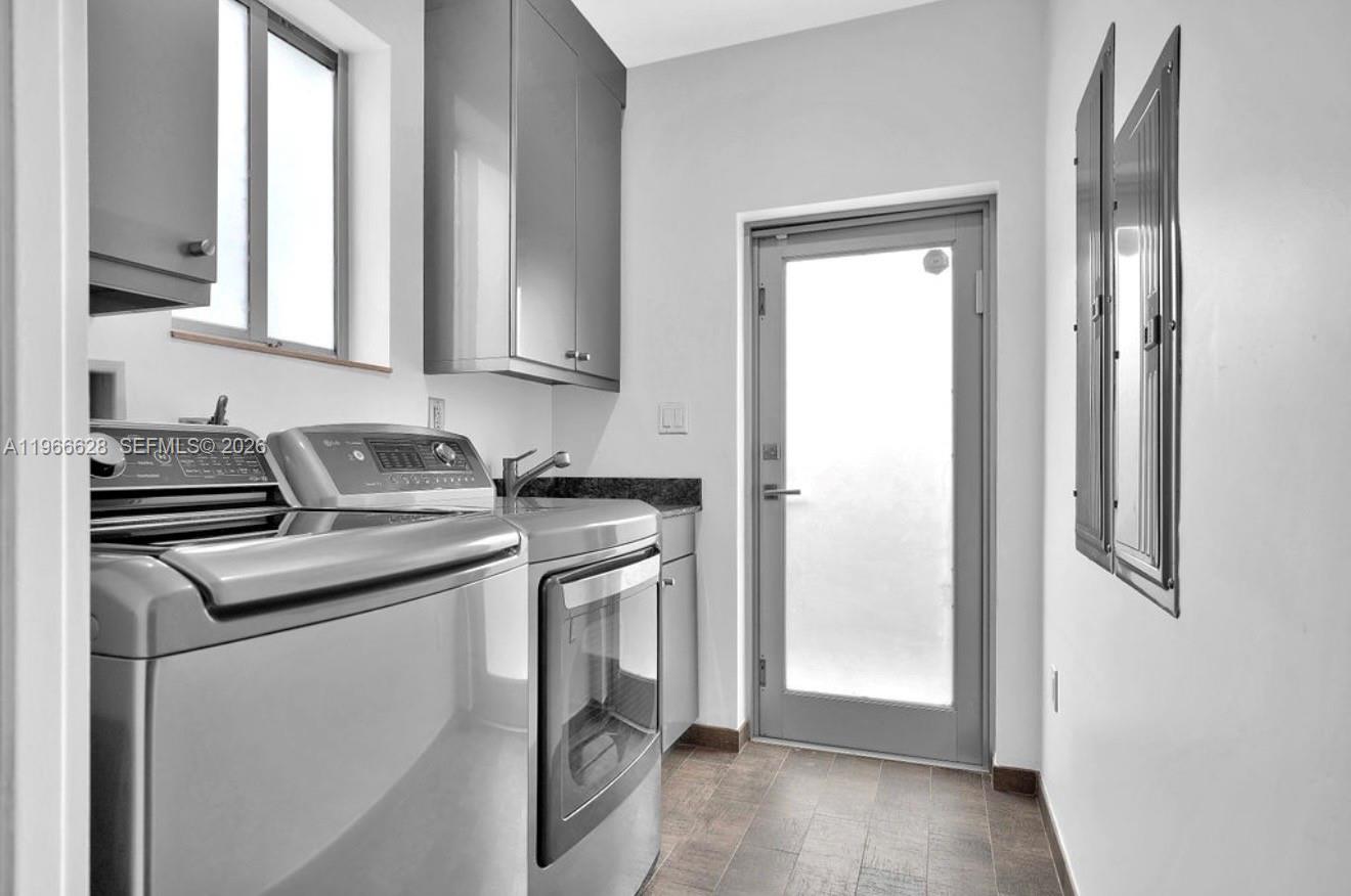 HOLLYWOOD LAKES SECTION - Residential