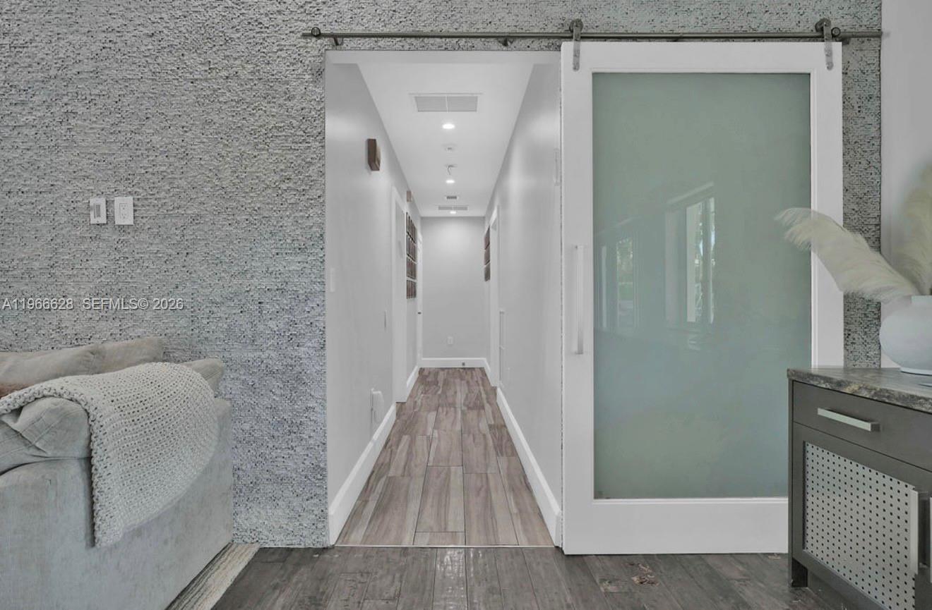 HOLLYWOOD LAKES SECTION - Residential