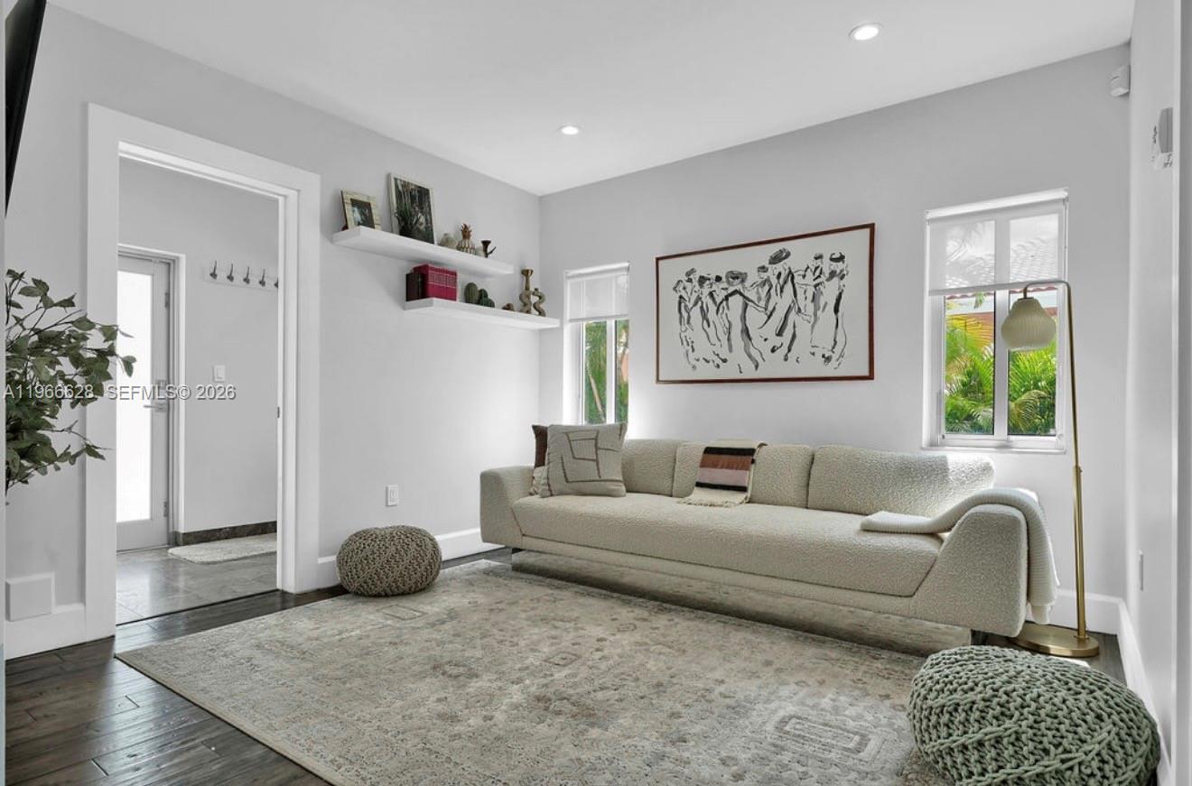 HOLLYWOOD LAKES SECTION - Residential