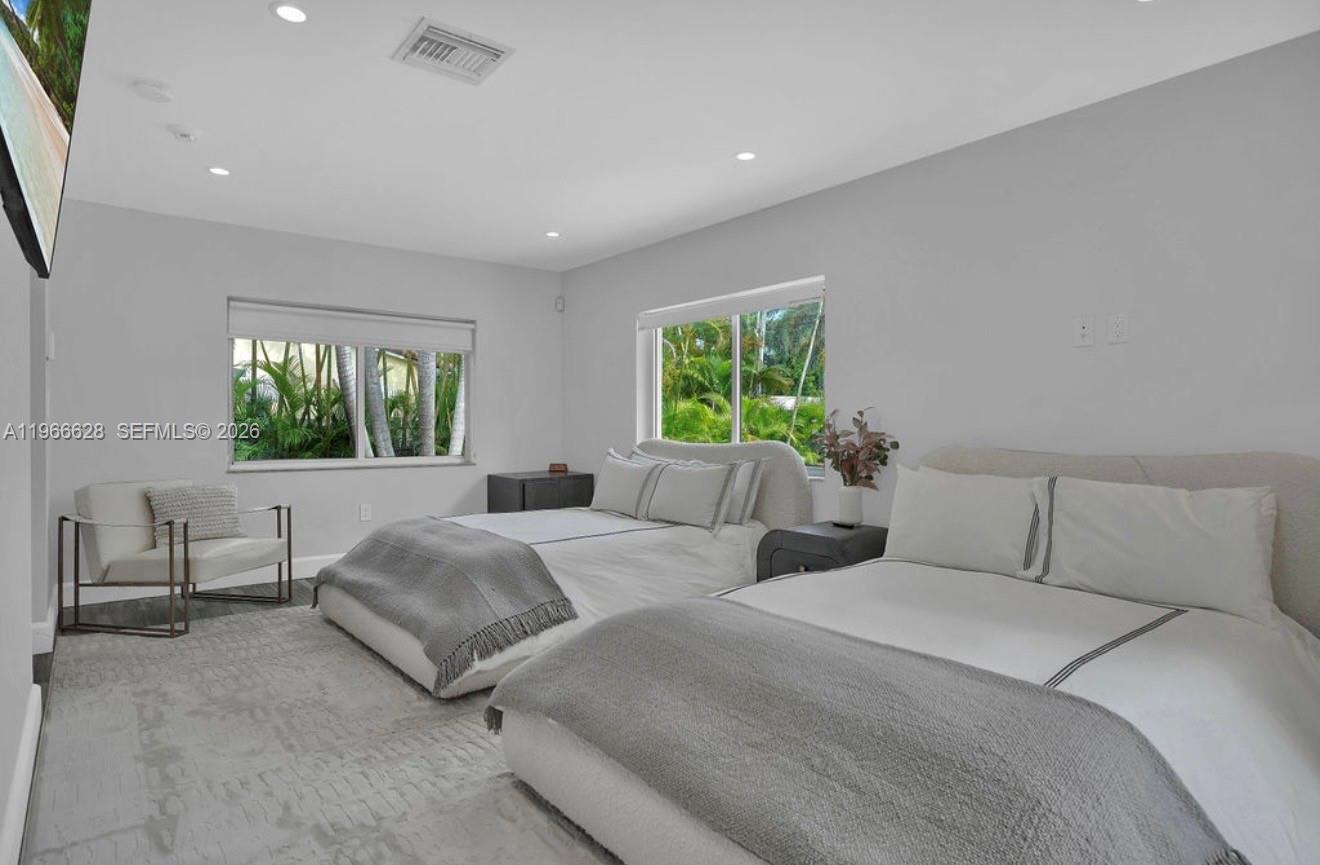 HOLLYWOOD LAKES SECTION - Residential