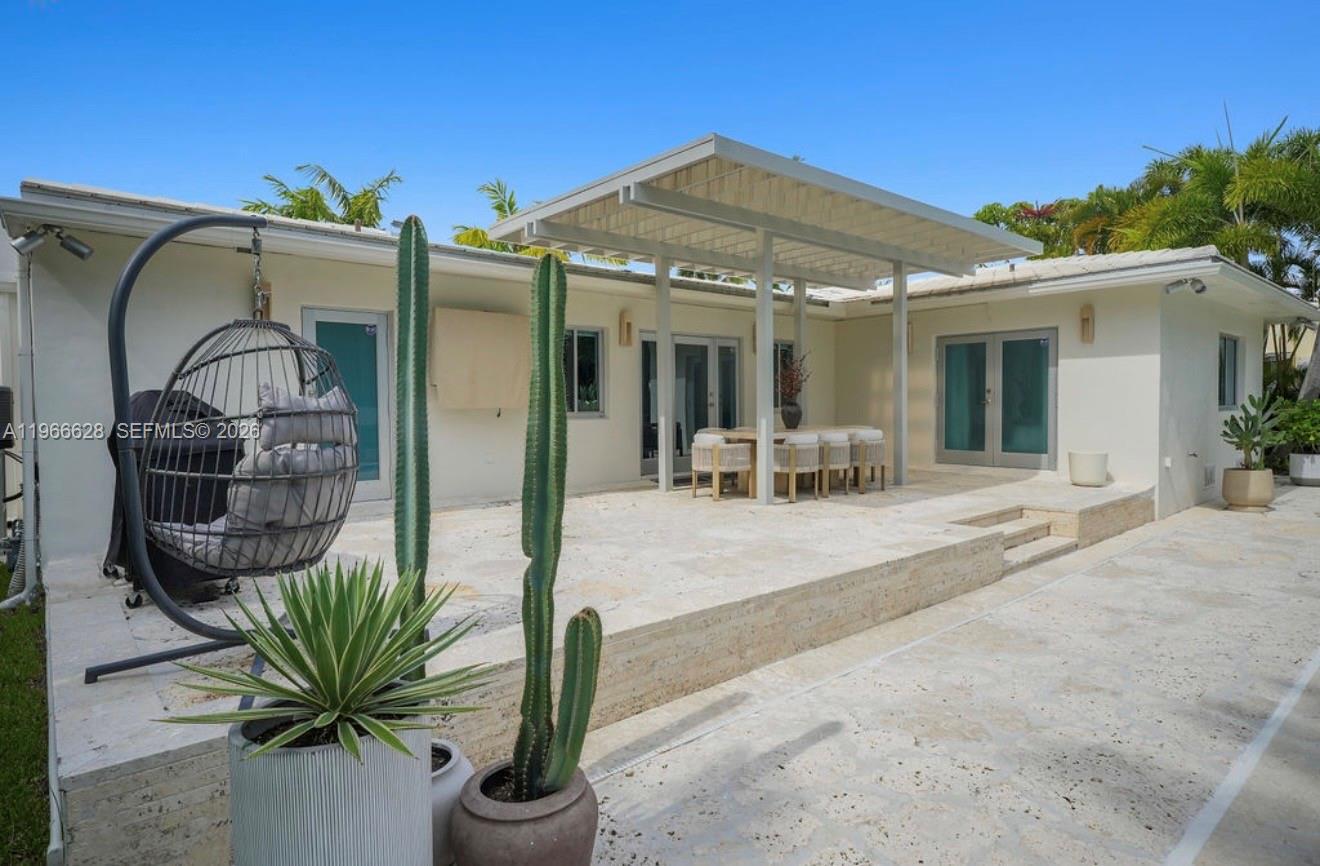 HOLLYWOOD LAKES SECTION - Residential