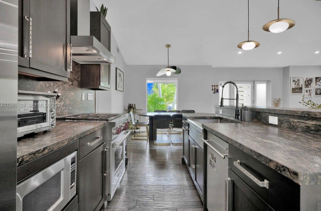 HOLLYWOOD LAKES SECTION - Residential