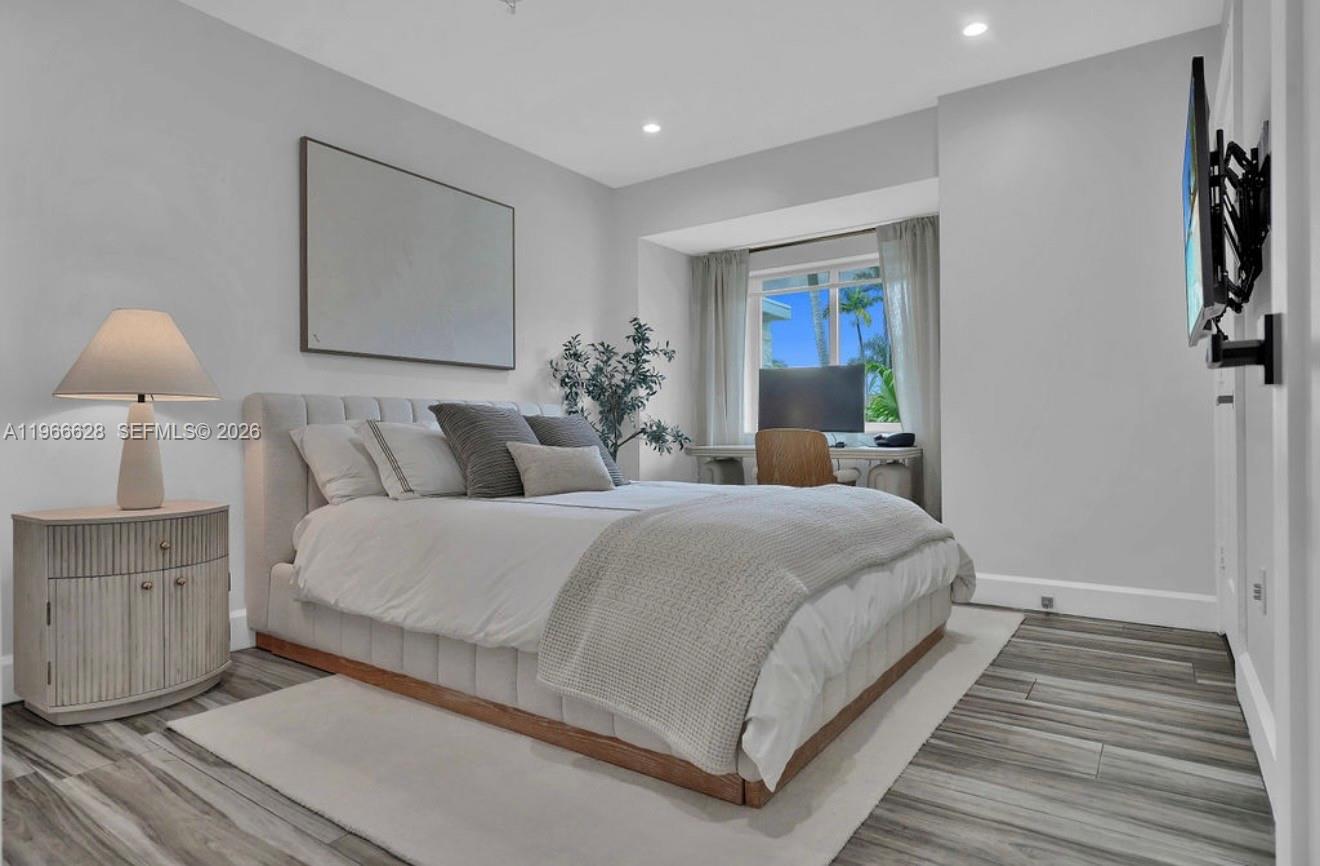 HOLLYWOOD LAKES SECTION - Residential