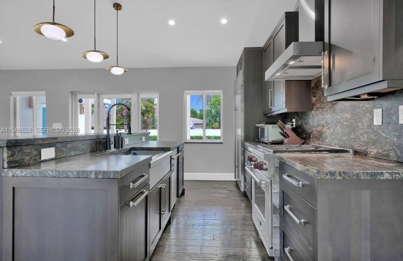 HOLLYWOOD LAKES SECTION - Residential