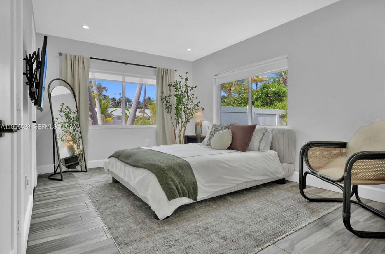 HOLLYWOOD LAKES SECTION - Residential