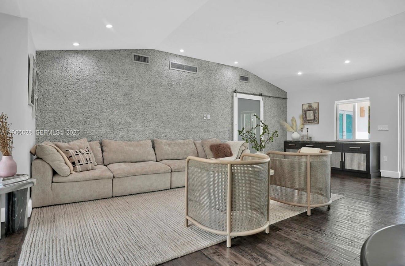 HOLLYWOOD LAKES SECTION - Residential