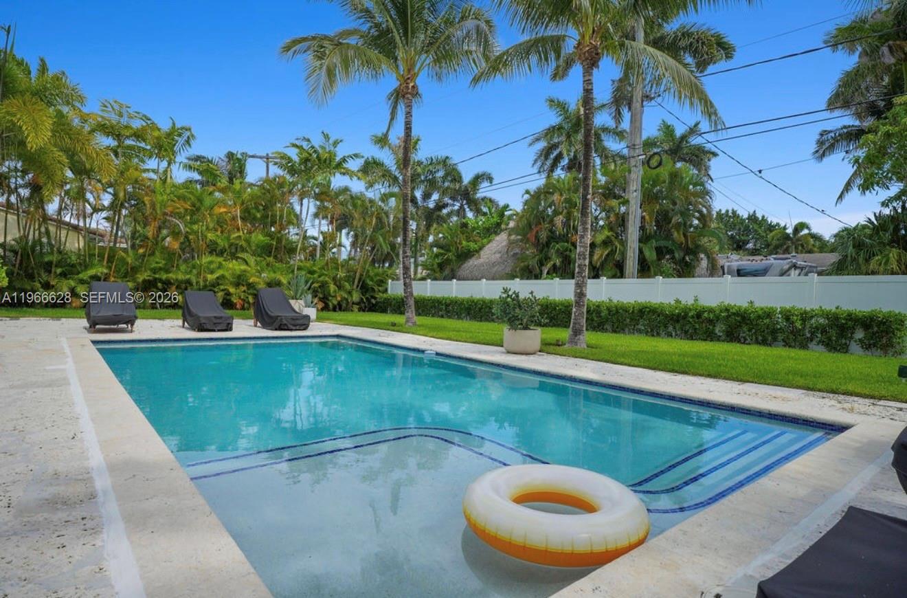 HOLLYWOOD LAKES SECTION - Residential