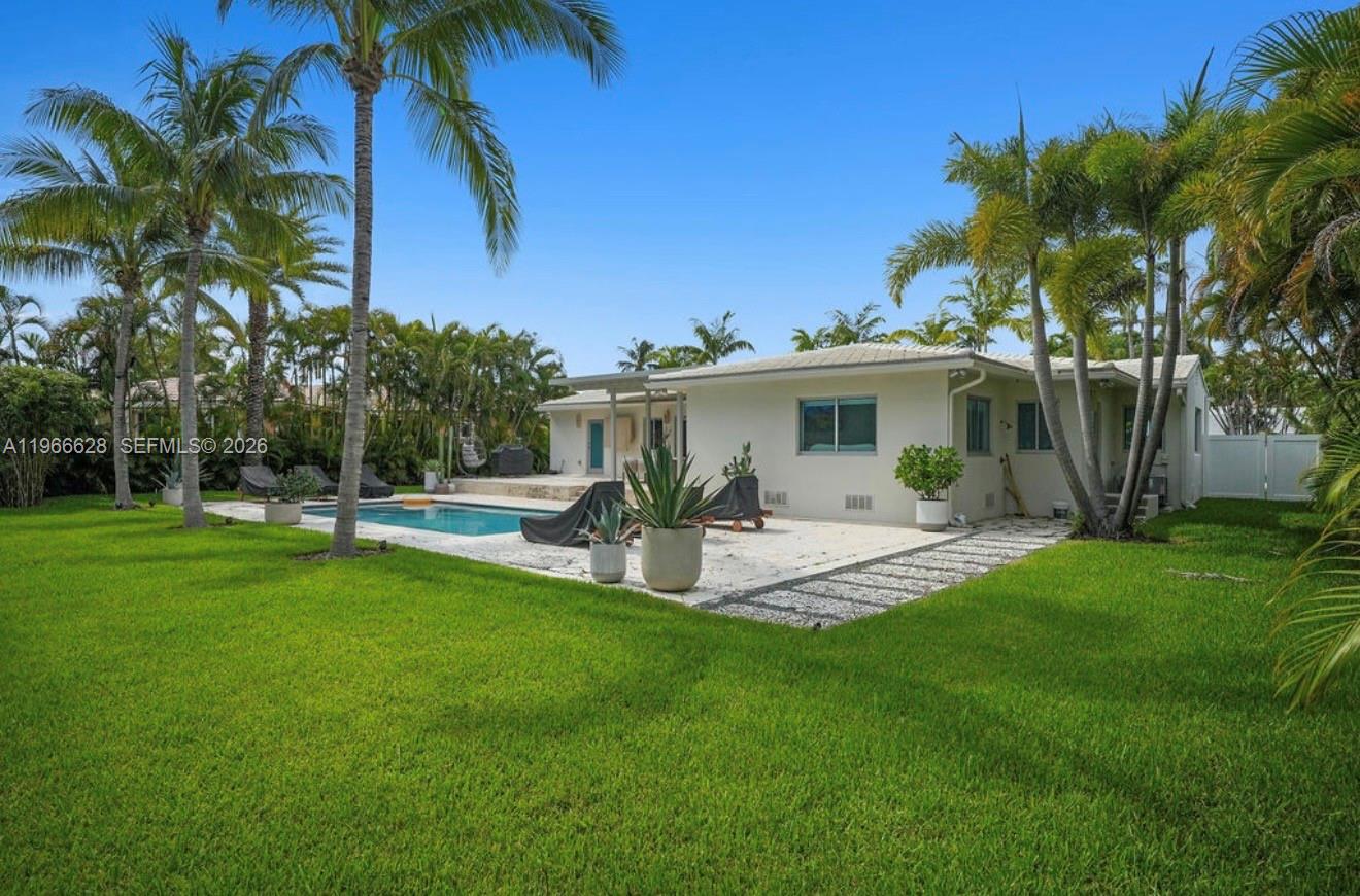 HOLLYWOOD LAKES SECTION - Residential