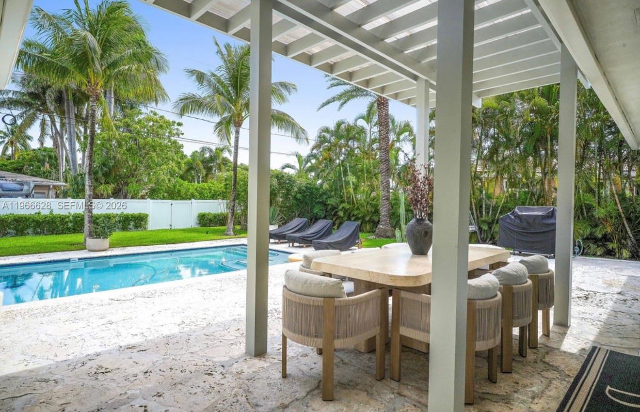 HOLLYWOOD LAKES SECTION - Residential