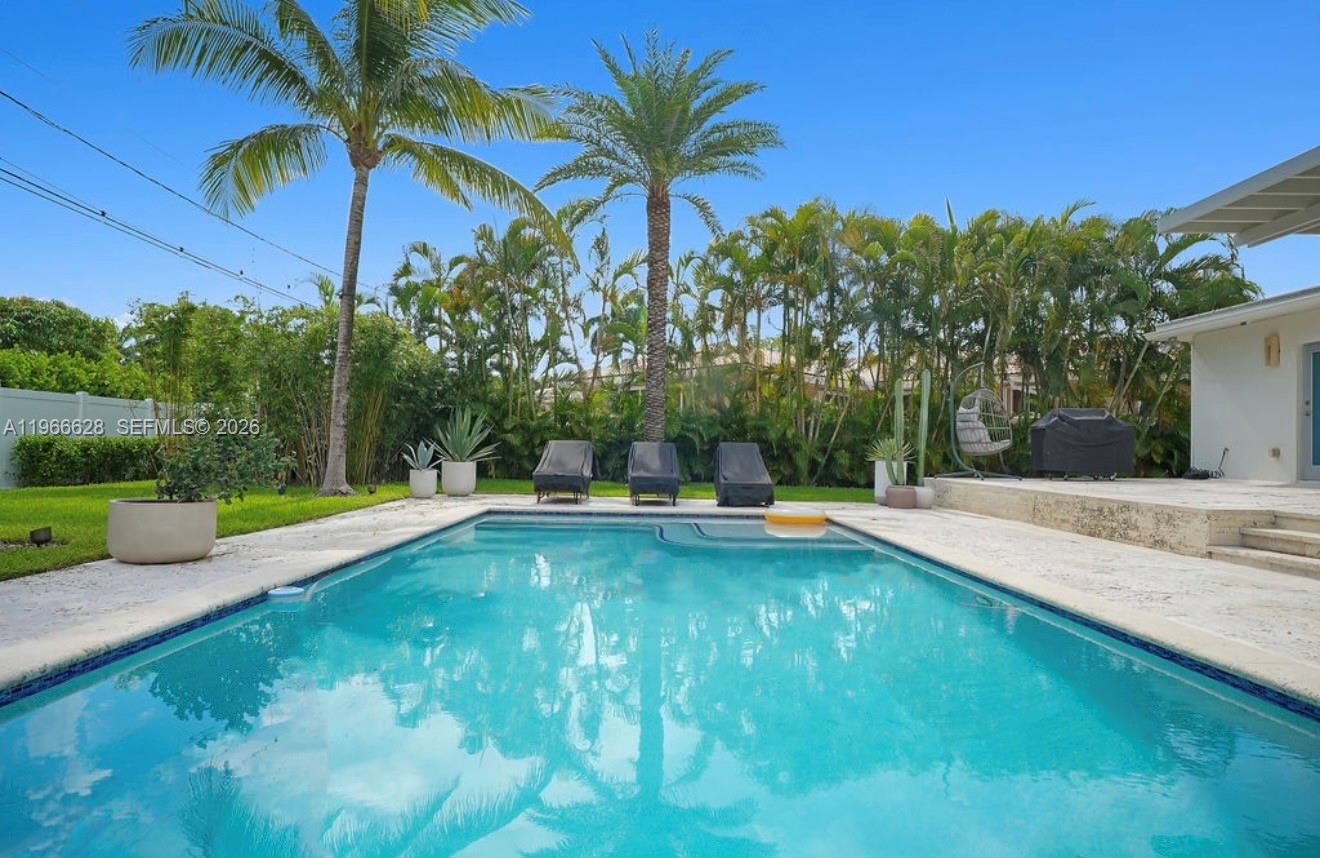 HOLLYWOOD LAKES SECTION - Residential