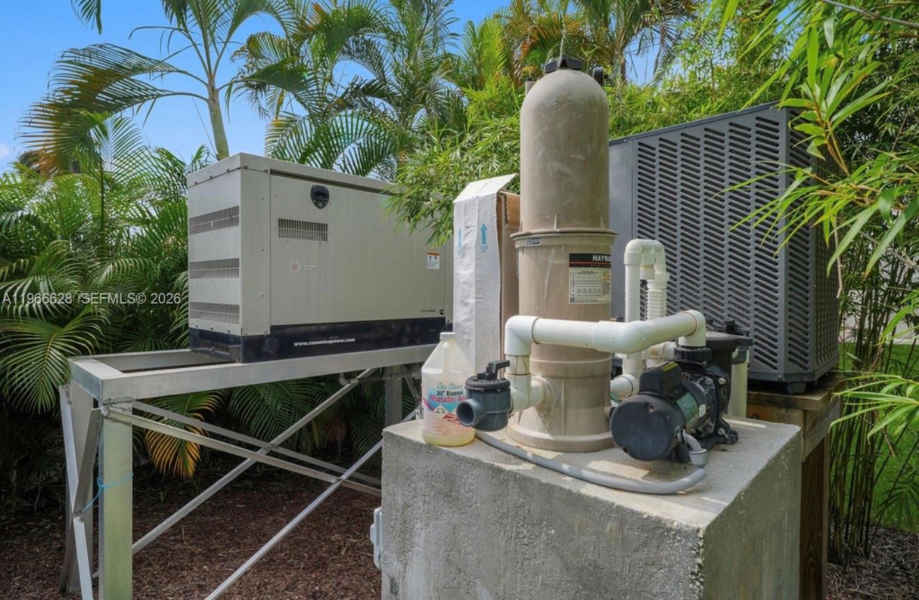 HOLLYWOOD LAKES SECTION - Residential