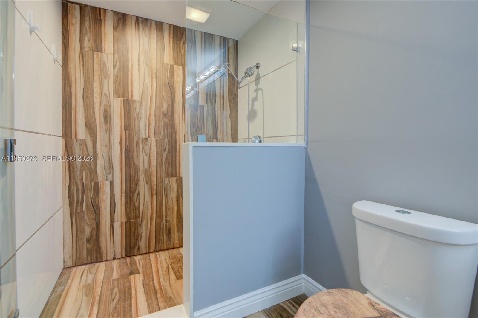 LAKEVIEW HOMES - Residential