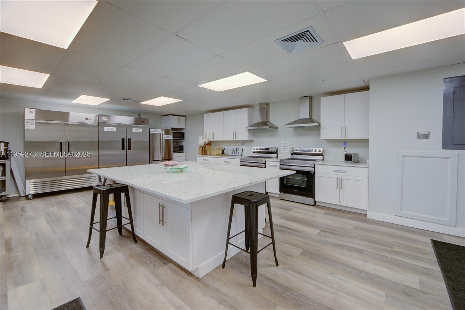 LAKEVIEW HOMES - Residential