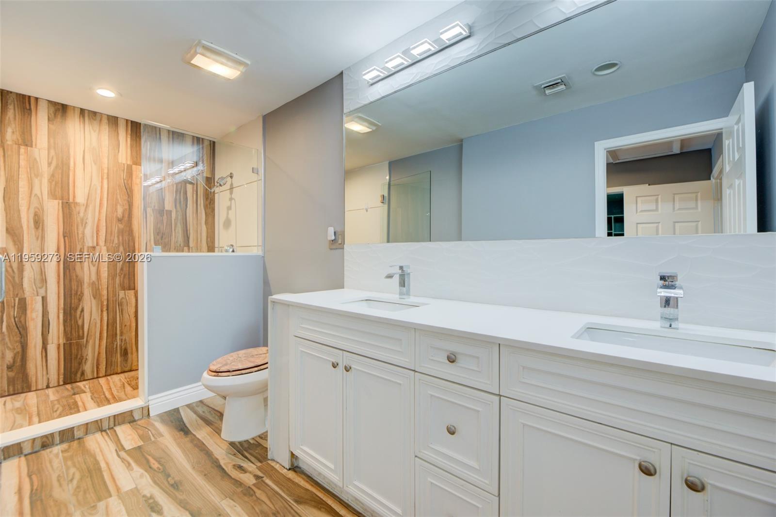 LAKEVIEW HOMES - Residential