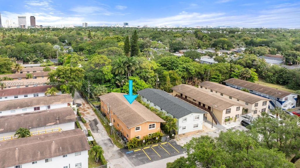 Photo of 608 SW 16th Ave #3, Fort Lauderdale, FL 33312 (MLS # A12002323)