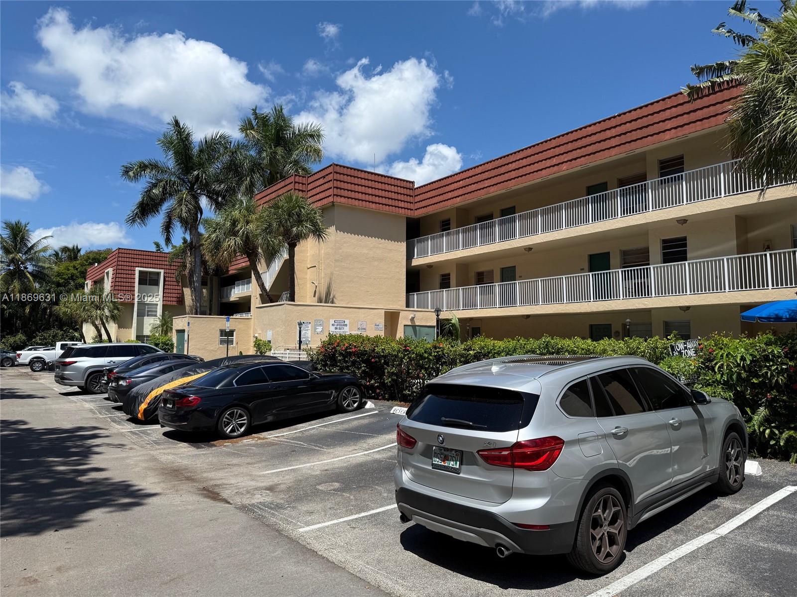 Beautifull 1/1.5 with den apartment converted into 2 bedrooms. All appliances included, tile throughout the entire apartment. Located in the heart of Hallandale Beach, close to all shopping, beach, restaurants, Gulfstream Park entertainment and Casino, airport. Amenities included pool, assigned parking, guest parking.