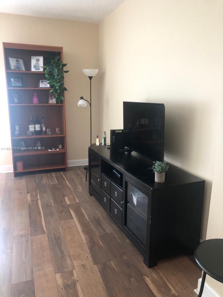 DOUGLAS GRAND CONDO - Residential