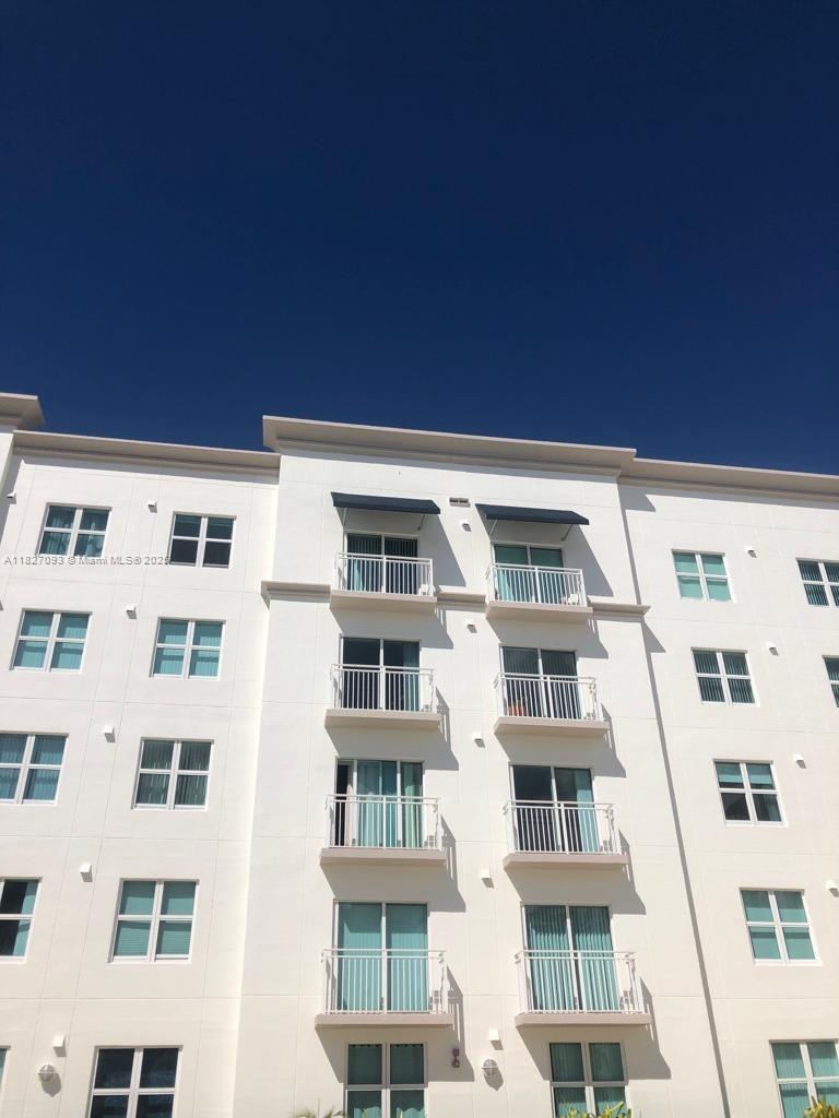 DOUGLAS GRAND CONDO - Residential