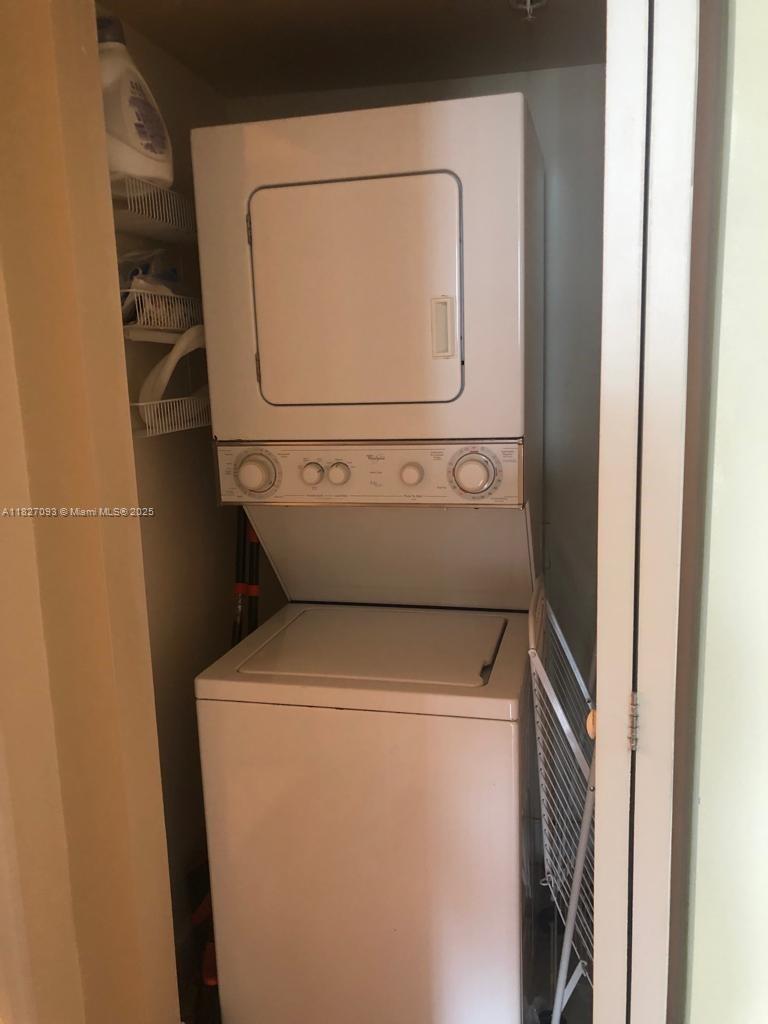 DOUGLAS GRAND CONDO - Residential